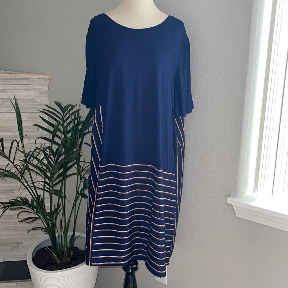 Suzanne Betro knit woman makes T-shirt dress 1X
